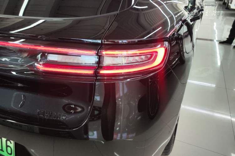 Used Hima AITO M5 2025 Extended-Range Ultra All-Wheel-Drive Version
