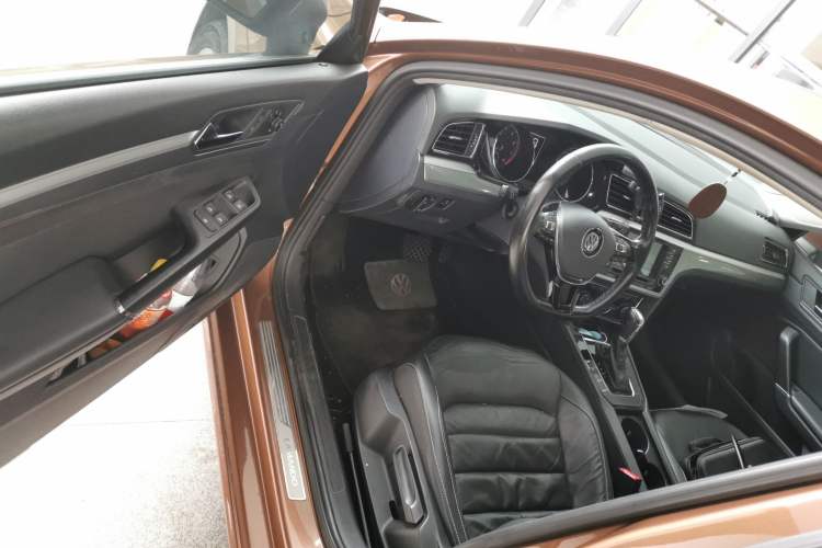 Used Volkswagen Lamando 2015 280TSI DSG Comfort Edition Driver Seat