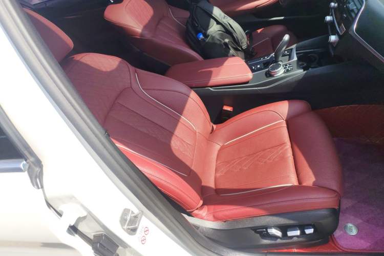 Used BMW 5 Series New Energy 2022 Restyled 535Le Pioneer Edition M Sport Package Right Front Seat