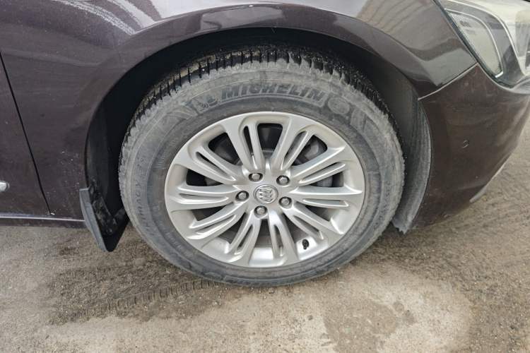 Used Buick LaCrosse 2016 20T Luxury Model Right Front Wheel Hub