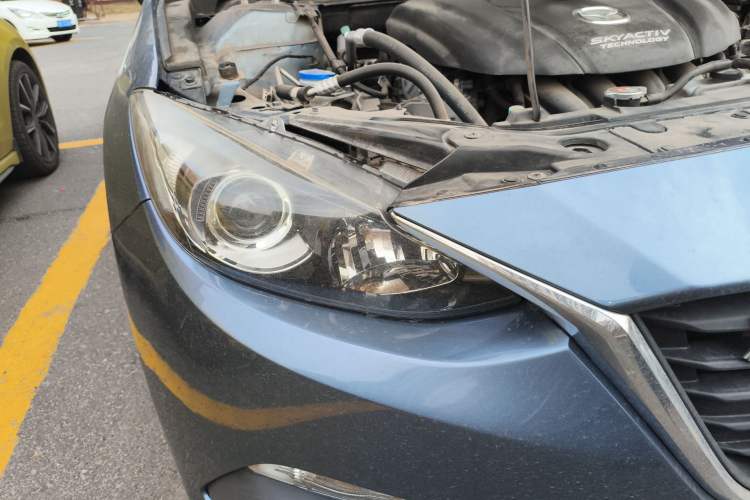 Used Mazda 3 Axela 2016 Hatchback 1.5L Automatic Luxury Model
