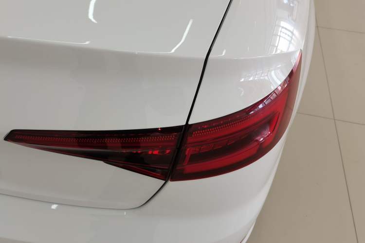 Used Audi A4L 2019 40 TFSI Fashion Edition China VI Emission Standard
