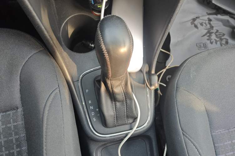 Used Volkswagen Polo 2014 1.4L Automatic Comfort Edition Gear Lever
