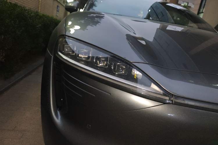 Used Hima Luxeed R7 2025 Range-Extended Version 251 km Max Right Front Headlight