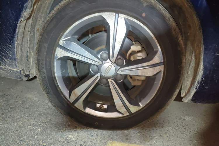 Used Geely Auto Emgrand GL 2019 1.4T CVT Elite Smart Edition Right Front Wheel Hub