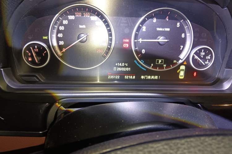 Used BMW 5 Series 2015 520i Elegant Edition Odometer Close Up