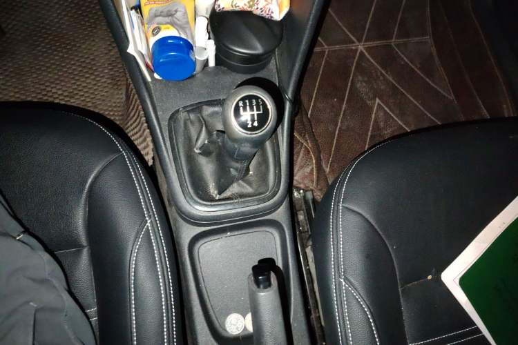 Used Volkswagen Polo 2013 1.4L Manual Comfort Edition Gear Lever