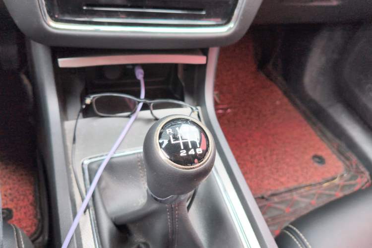 Used Roewe i6 2017 20T Manual Luxury Edition
