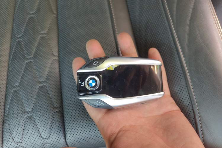 Used BMW X7 2021 xDrive40i Executive Model with M Sport Package Vehicle Key