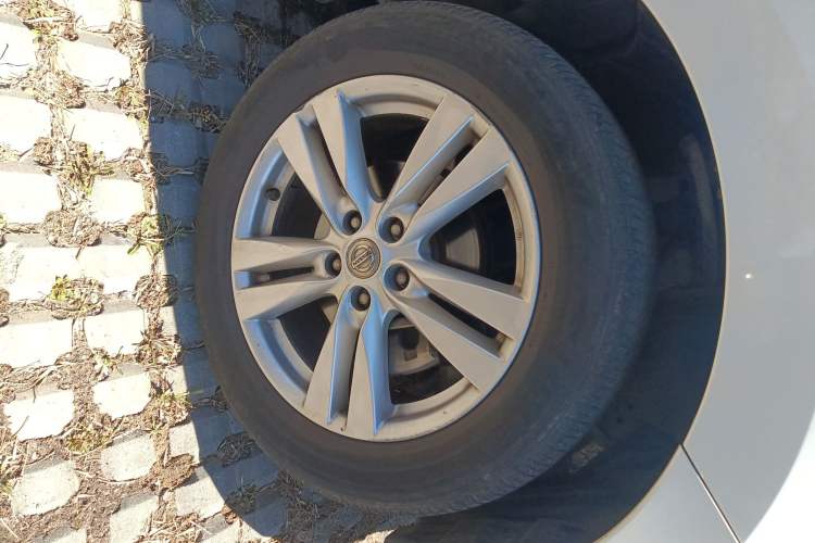 Used Nissan Quest 2015 3.5L SL
