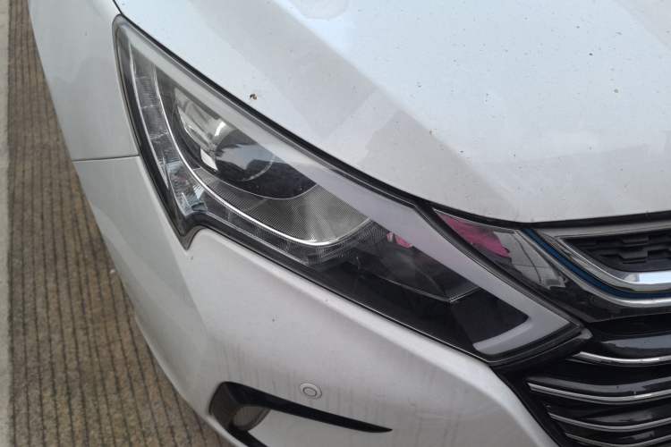 Used BYD Qin New Energy 2017 1.5T Luxury Model Right Front Headlight