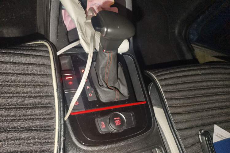 Used Qoros 5 2017 1.6T Automatic Prestige Model Gear Lever