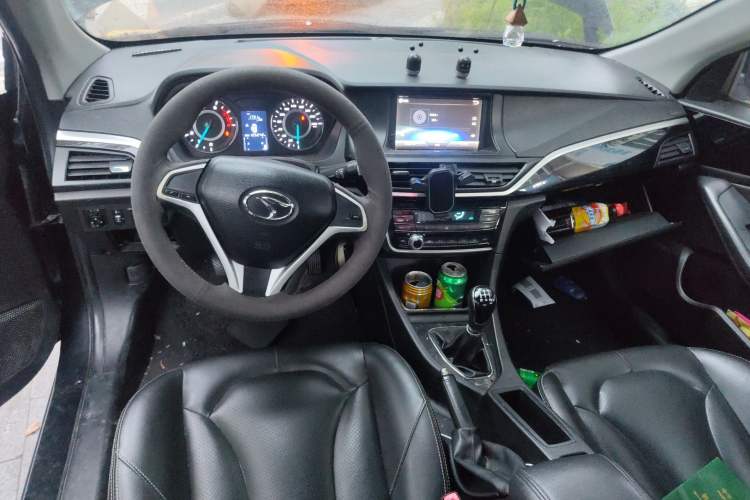 Used Soueast V5 Lingzhi 2015 Plus 1.5L Manual Smart Edition Center Console