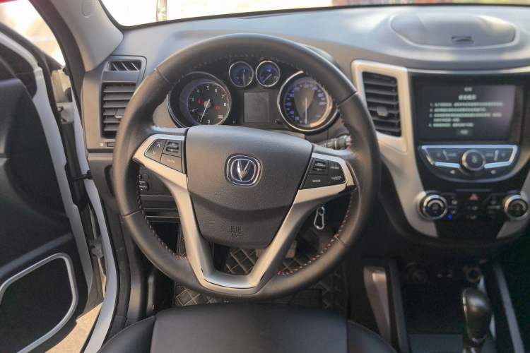 Used CHANGAN CS35 2016 1.6L Automatic Luxury Model China V Standard Steering Wheel