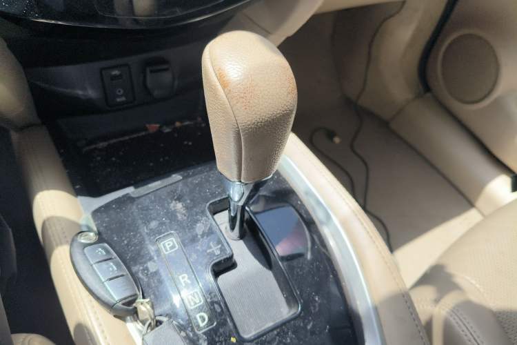 Used Nissan X-Trail 2014 2.5L CVT Leading Edition 4WD
