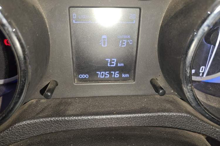 Used CHANGAN CS35 2016 1.6L Manual Luxury Model China IV Standard Odometer Close Up