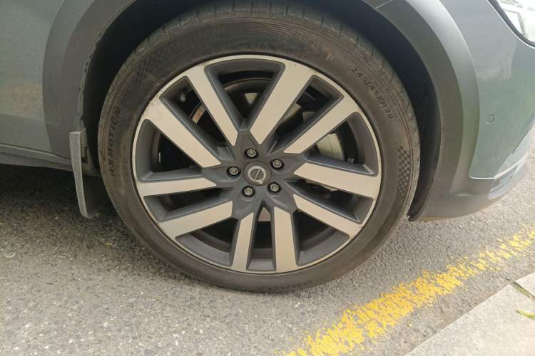 Used Volvo V90 2023 Cross Country B5 AWD Prestige Edition