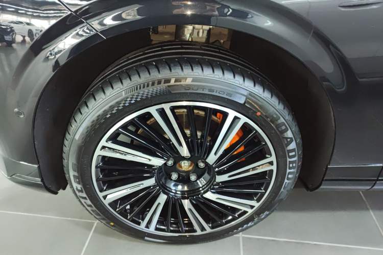 Used XPeng G9 2025 680 Ultra-Long Range All-Wheel Drive Max Exterior 3