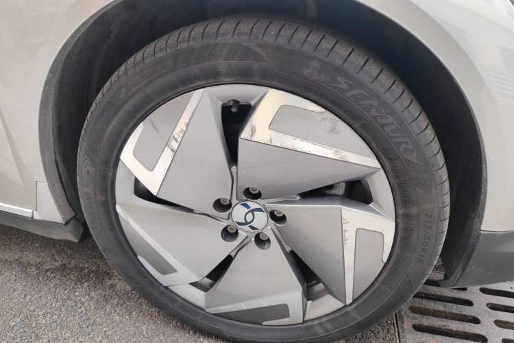 Used Hycan Z03 2022 510 km Range Trendy Cool Version 135 kW 63.98 kWh Right Front Wheel Hub