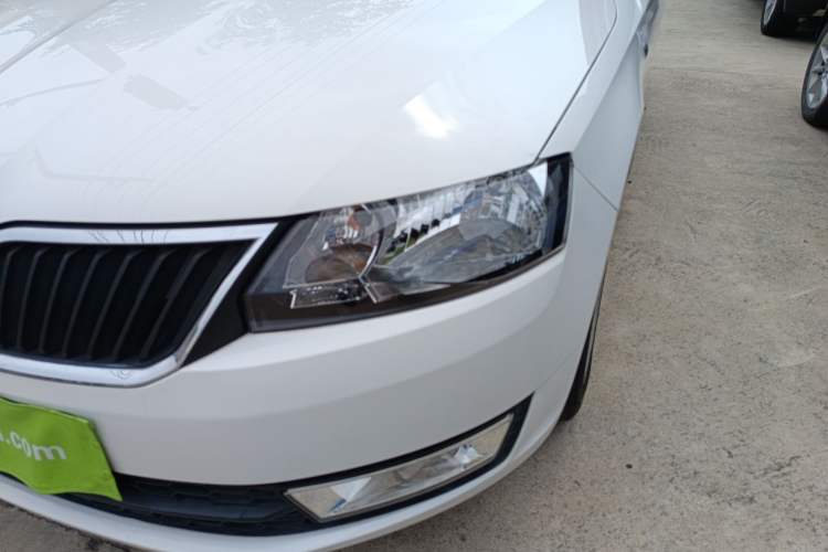Used Skoda Rapid 2013 1.6L Automatic Smart Selection Model
