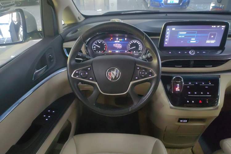 Used Buick GL8 2023 Facelifted Land Cruiser Executive Luxury Version
