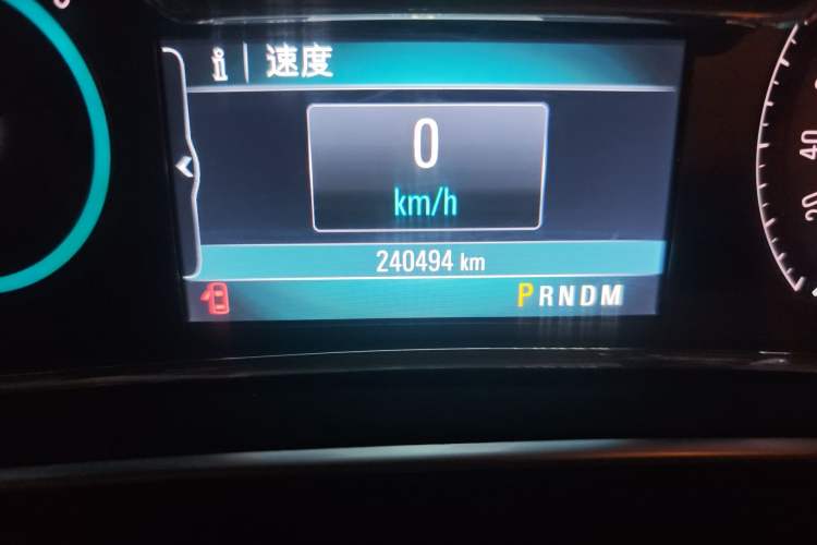 Used Buick Regal 2014 2.4L SIDI Elite Fashion Edition Odometer Close Up