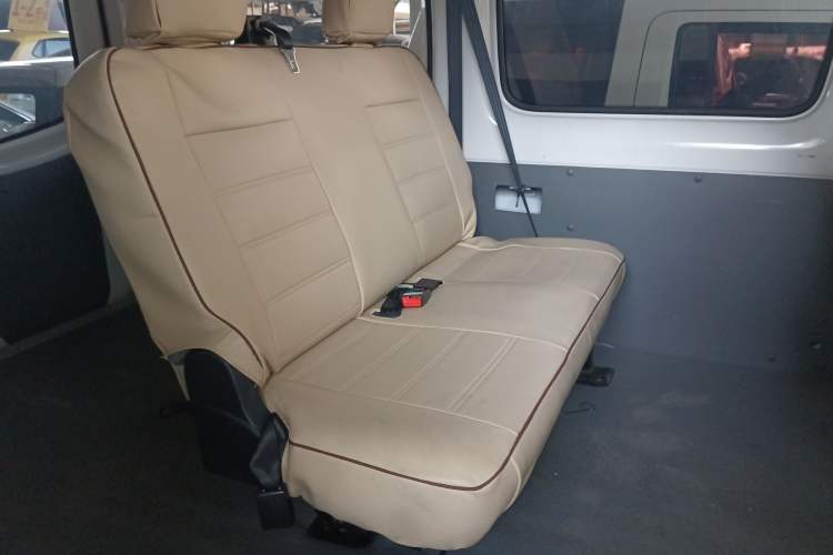 Used Foton Toano 2023 2.0T Manual Urban Version Short Wheelbase Mid-Height Design with Single Rear Tire—5/6/9 Seater Left Rear Seat