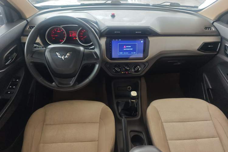 Used Wuling Hongguang 2019 1.5L S Standard Version China VI LAR Center Console