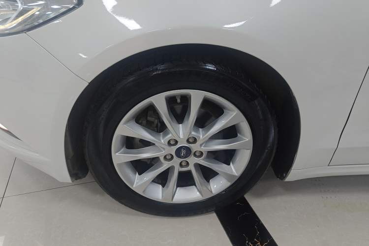 Used Ford Mondeo 2017 EcoBoost 200 Stylish Model Left Front Wheel Hub