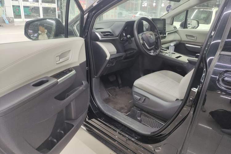 Used Toyota SIENNA 2023 2.5L Hybrid Comfort Edition