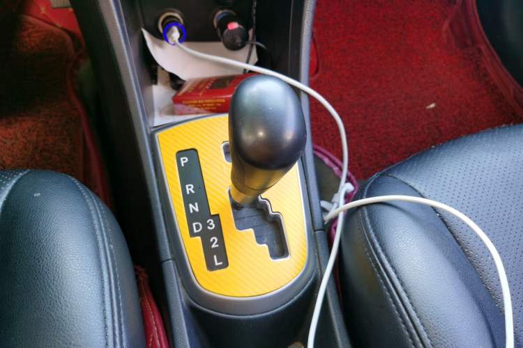Used Hyundai Verna (older generation) 2011 Hatchback 1.4L Automatic Fashion GT Gear Lever