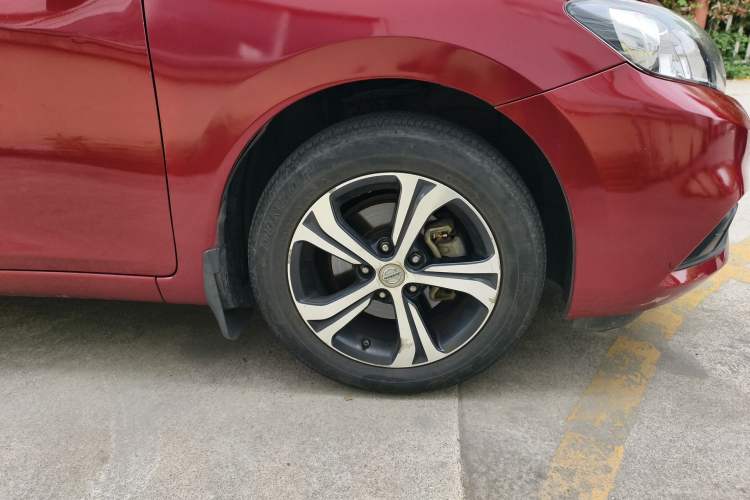 Used Nissan Tiida 2016 1.6L CVT Smart Drive Edition Right Front Wheel Hub