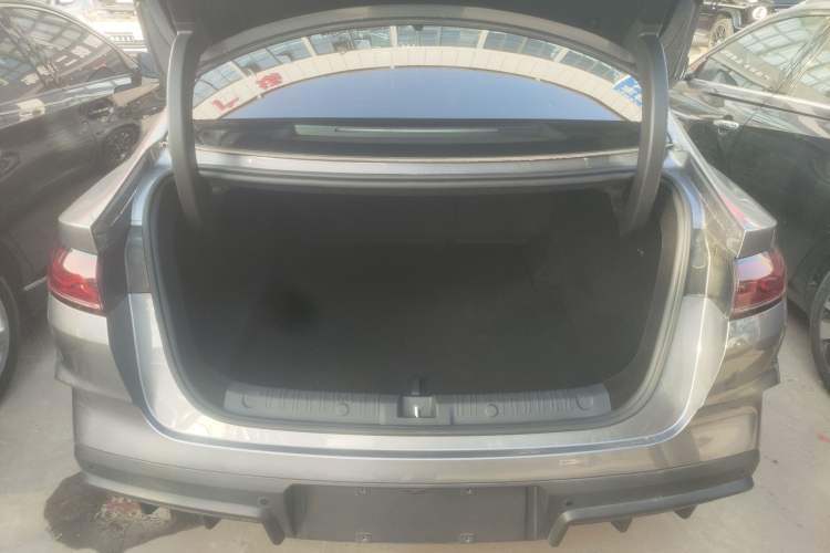 Used BYD Qin L 2025 DM-i Smart Drive 80KM Leading Model