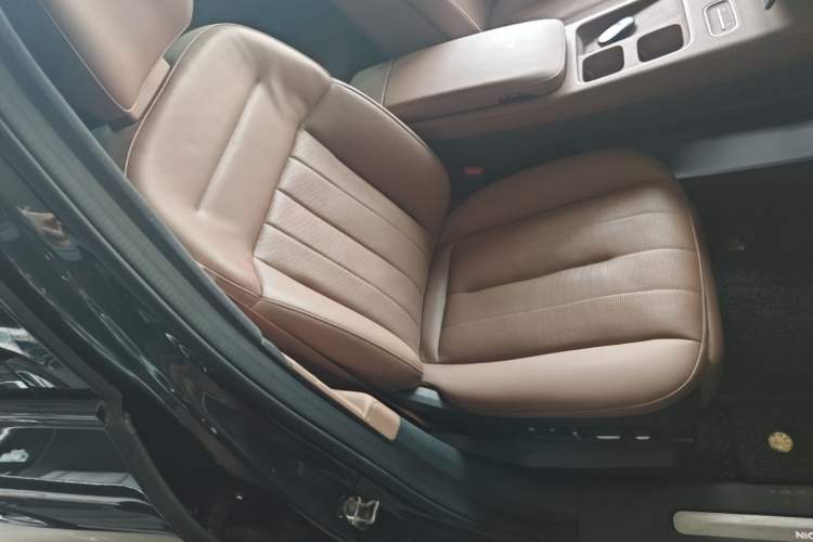 Used Nio ES8 2023 75 kWh Executive Edition Right Front Seat