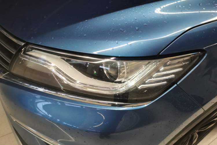 Used Roewe RX5 2016 20T Two-Wheel Drive Automatic Internet Smart Edition