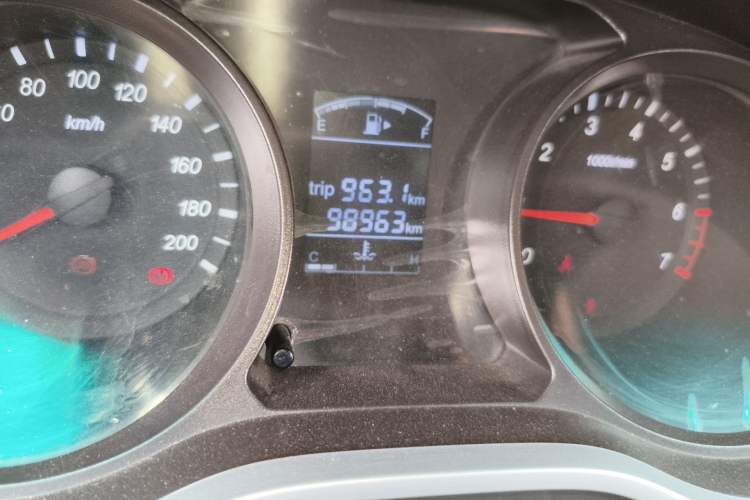 Used Jinbei 750 2016 1.5L Luxury Model Odometer Close Up