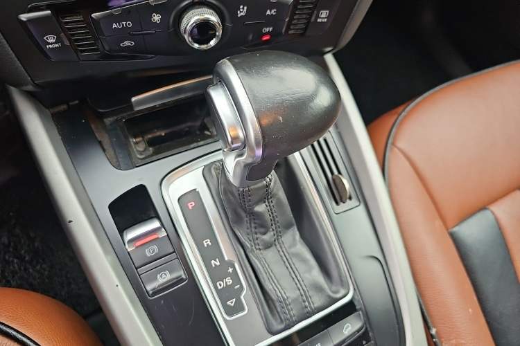 Used Audi Q5 2015 40 TFSI Trendy Edition Gear Lever