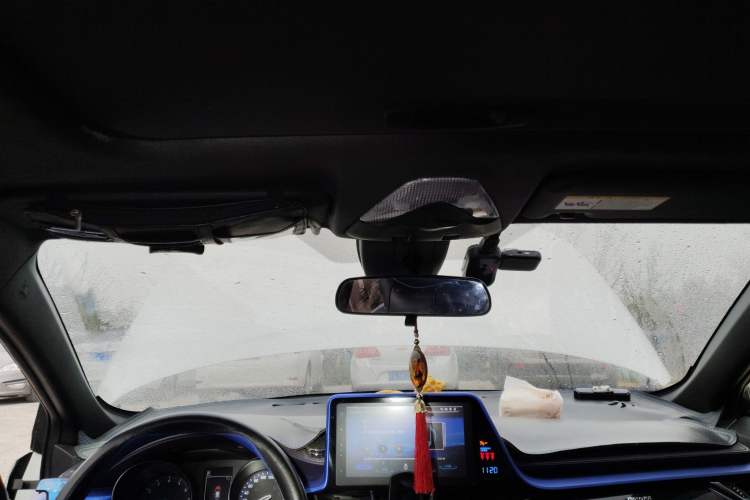 Used Toyota C-HR 2018 2.0L Leading with Sunroof China VI Standard
