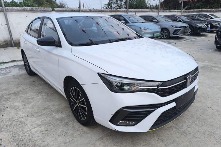 Used Roewe i5 2021 1.5L CVT Platinum Edition Front Right 45 Deg