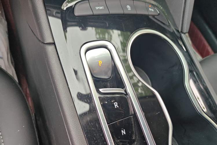 Used Buick Regal 2024 Revised 25T Ultra-Comfort Edition Gear Lever