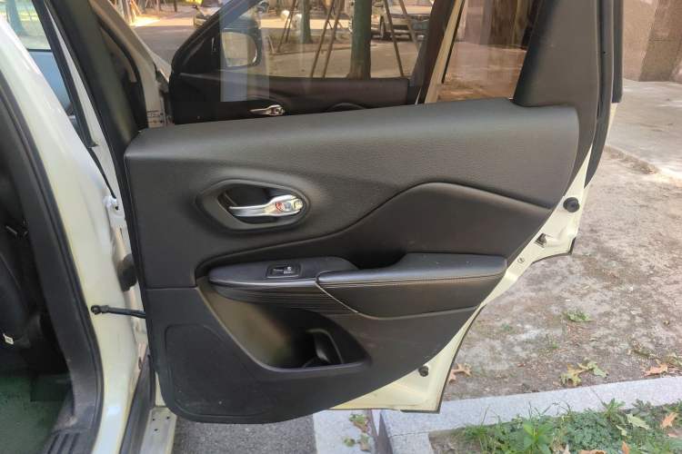 Used Jeep Cherokee 2017 2.0L Superior Edition