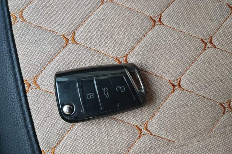 Used Volkswagen T-ROC 2024 300TSI DSG Two-Wheel-Drive Chen Guang Edition Vehicle Key