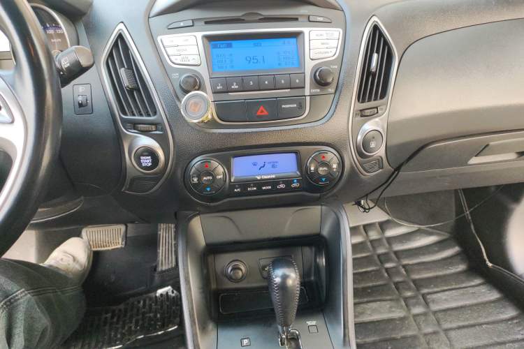 Used Hyundai ix35 2013 2.0L Automatic Two-Wheel Drive Leading GLX China IV Standard
