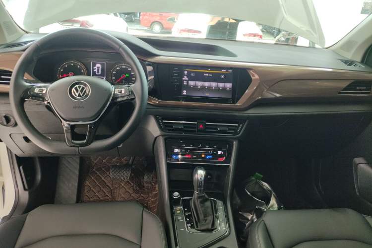 Used Volkswagen Tharu 2021 280TSI Two-Wheel Drive Comfort Edition Center Console