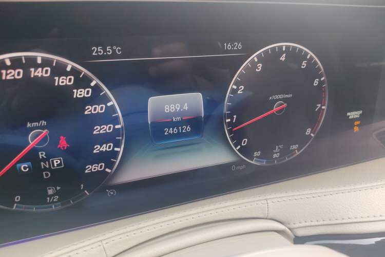 Used Mercedes-Benz Maybach S-Class 2018 S 450 4MATIC Odometer Close Up