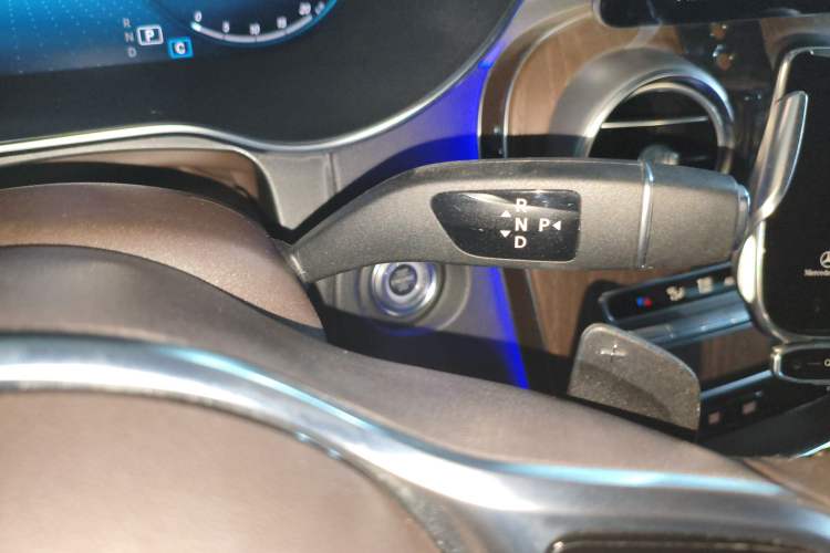 Used Mercedes-Benz GLC 2022 Second Facelift GLC 260 L 4MATIC Luxury Edition Gear Lever