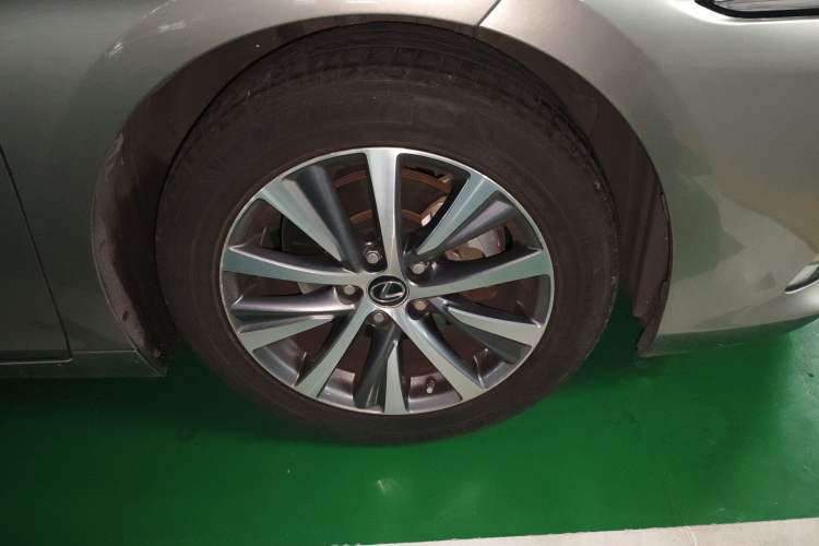 Used Lexus ES 2018 300h Premier Edition China VI Standard