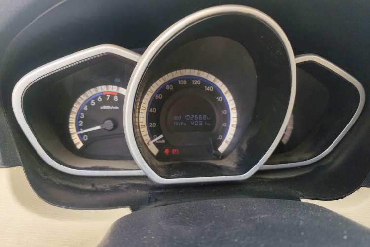 Used Soueast V6 Lingshi 2013 1.5L Manual Comfort Edition Odometer Close Up