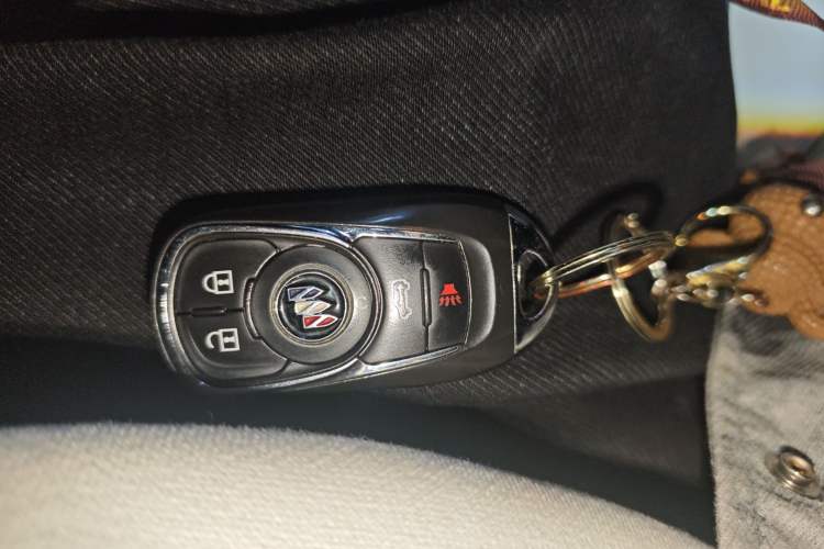 Used Buick GL8 2023 Facelifted Land Cruiser Executive Luxury Version