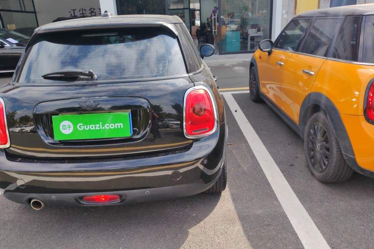 Used MINI MINI 2017 1.5T COOPER Ice Blue Limited Edition Five-Door Version